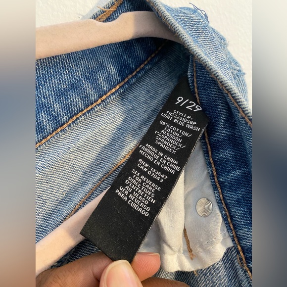 Ripped Mom Jeans - Picture 5 of 7